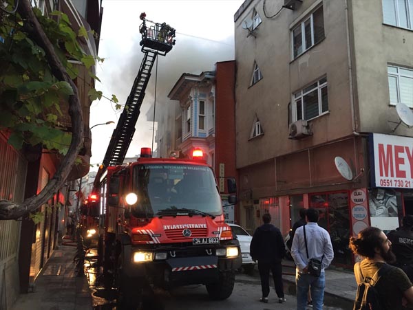 Kadıköy'de ahşap konakta yangın
