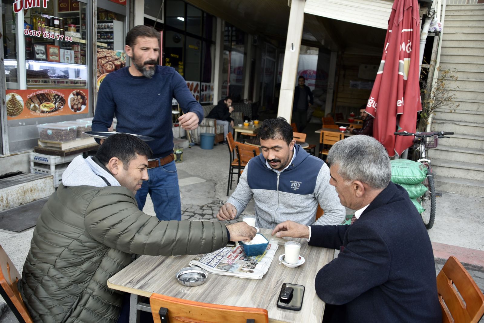 Bu ilçede kışın kahvelerde çaydan çok süt satılıyor