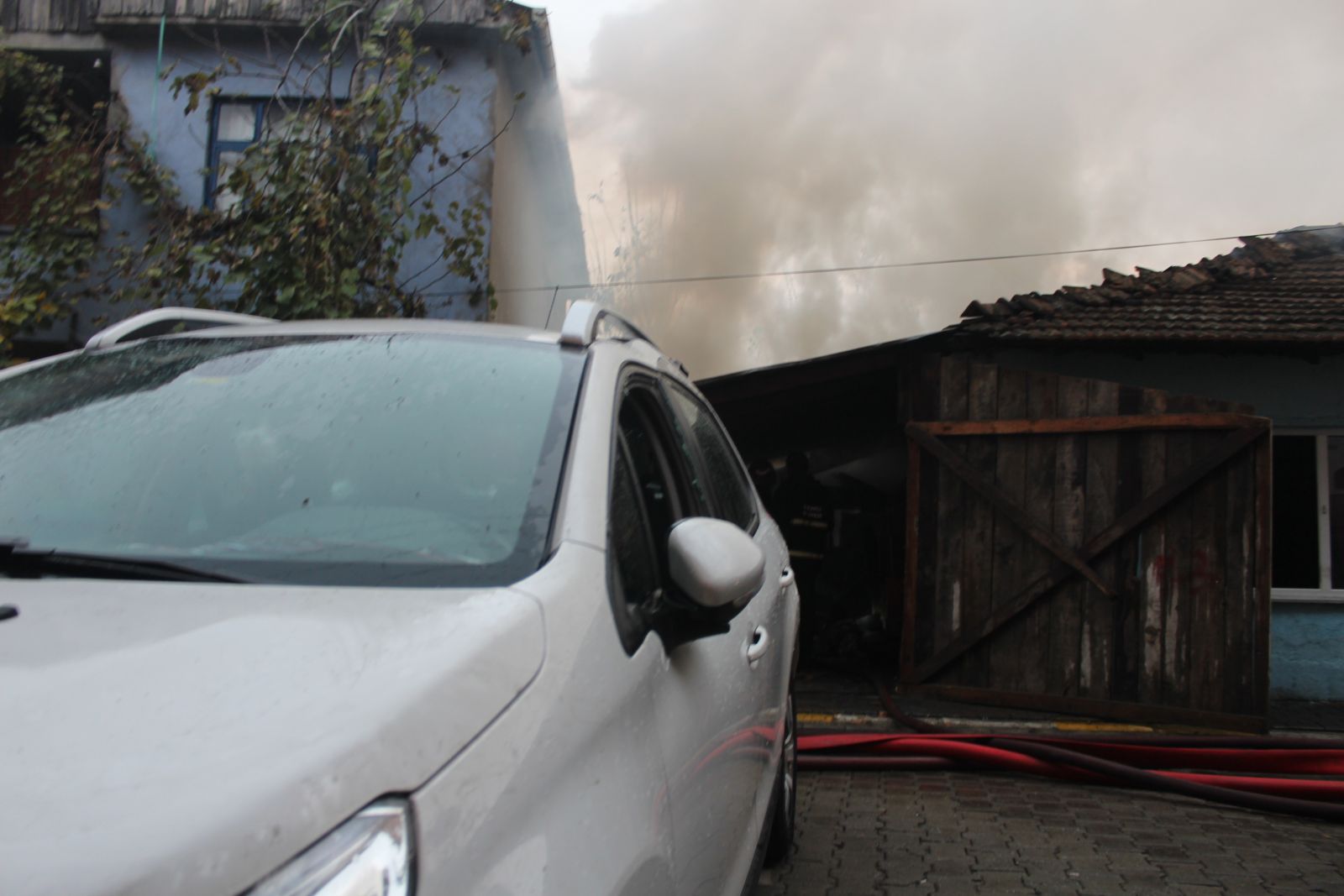 Yanan evlerini böyle izledi