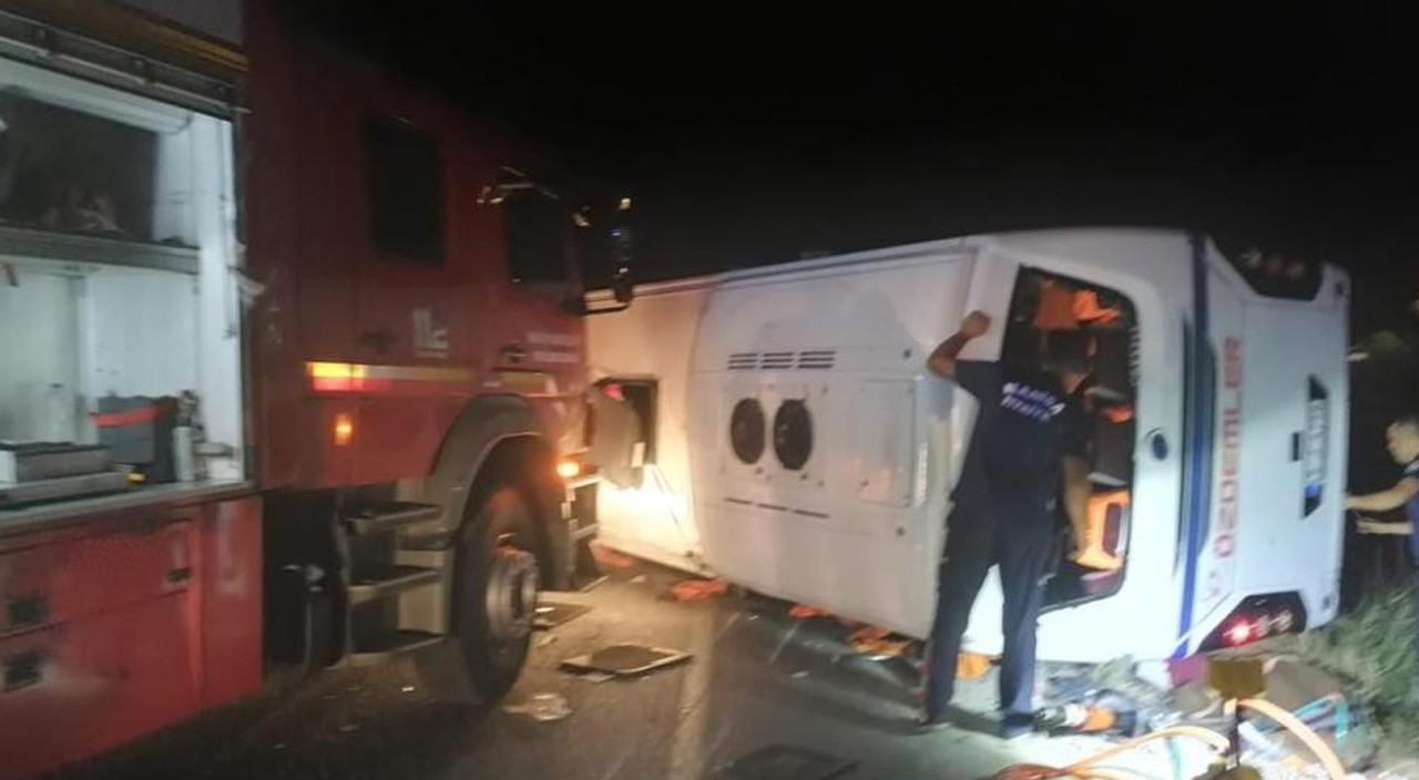 İşçi servisi otomobille çarpıştı: 4 ölü, 5 yaralı