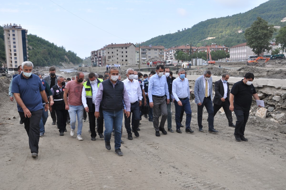 Bakan Kurum açıkladı: 'Sel bölgesinde konut ve köy evinin yapımına başladık'