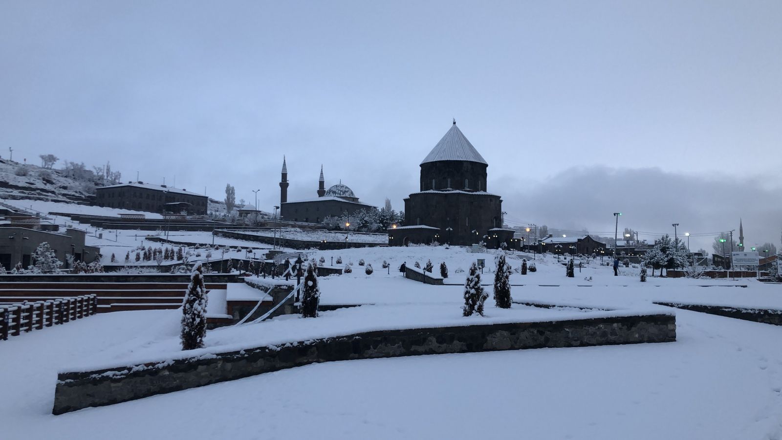 Baltık mimarisi yapılarıyla Kars'tan bembeyaz kartpostallık görüntüler