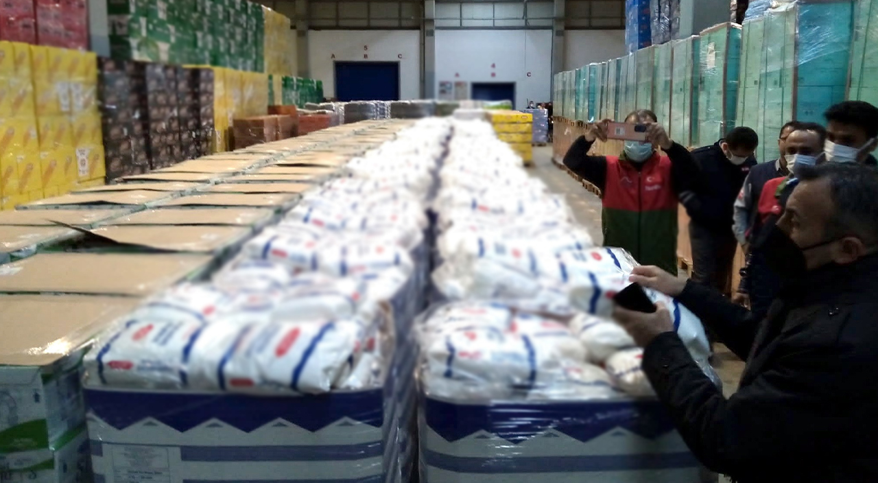 Raflarda olmayan şeker depolardan çıktı