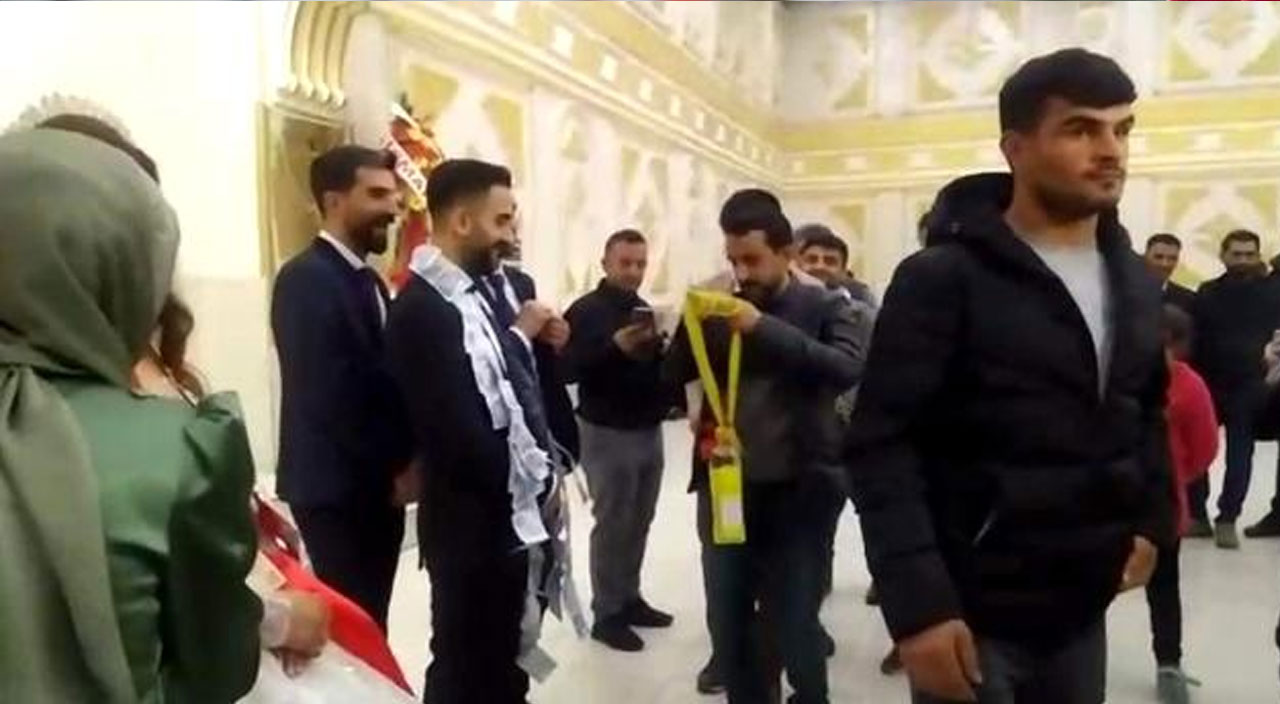 Takı merasiminde damada sıvı yağ ve çay taktılar