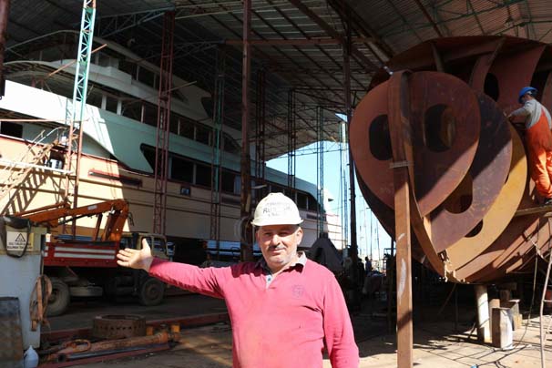 Çeliği işleyerek devasa teknelere dönüştürüyorlar