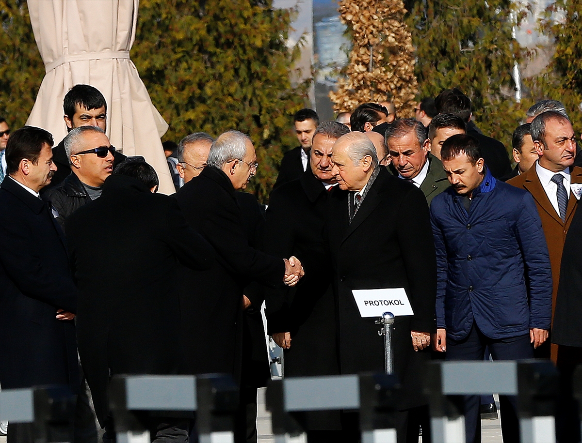 Kayseri şehidinin cenazesinde Bahçeli-Kılıçdaroğlu yan yana