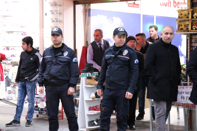 Sakarya'da fırıncı dershane basıp içerideki 8 kişiyi rehin aldı