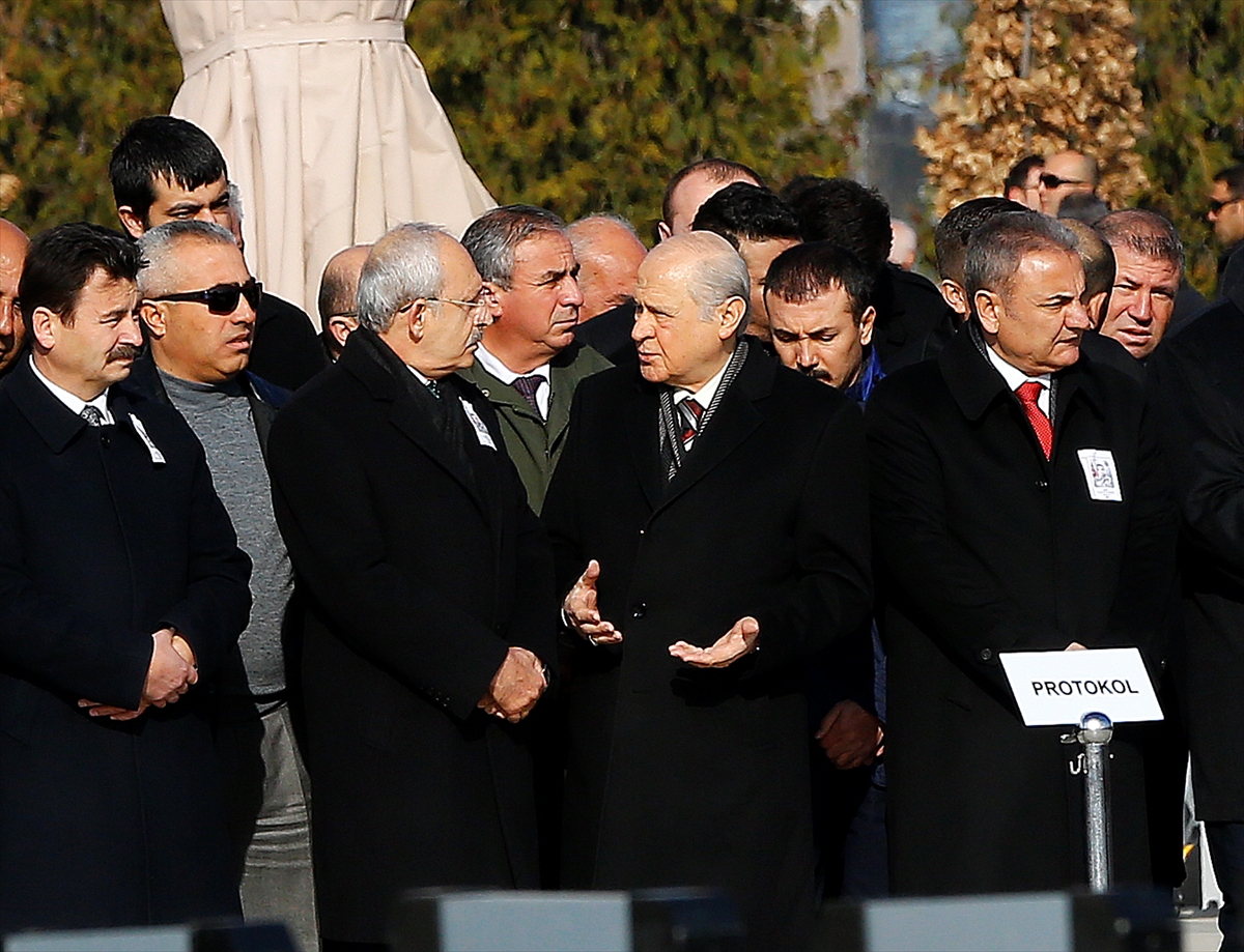 Kayseri şehidinin cenazesinde Bahçeli-Kılıçdaroğlu yan yana