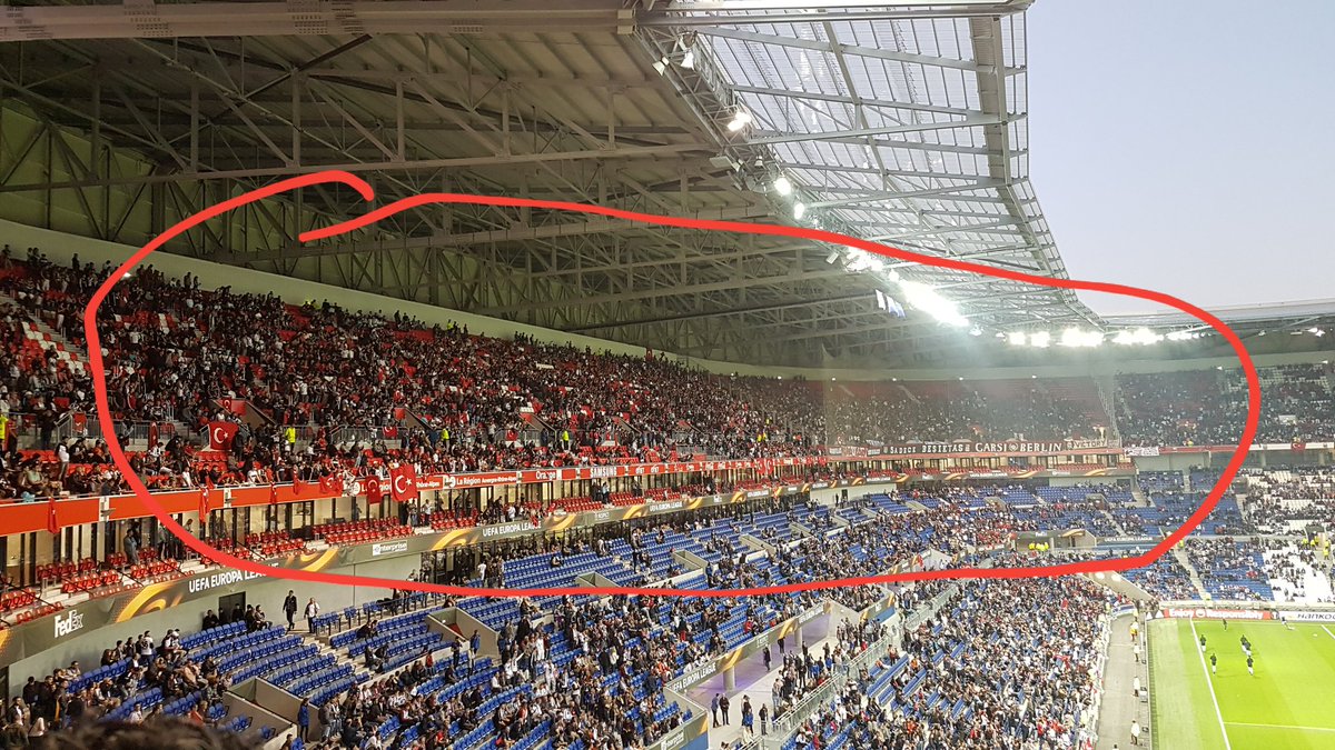 Lyon'da olaylar durulmuyor! Binlerce kişi sahaya daldı!
