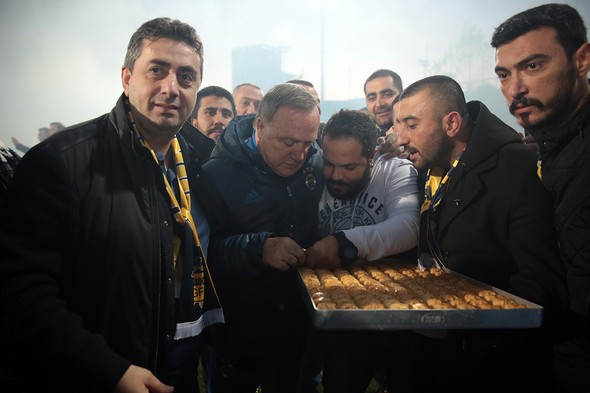Fenerbahçe idmanında derbi izdihamı