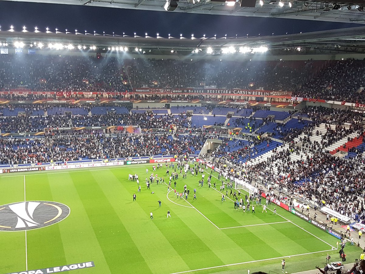 Lyon'da olaylar durulmuyor! Binlerce kişi sahaya daldı!