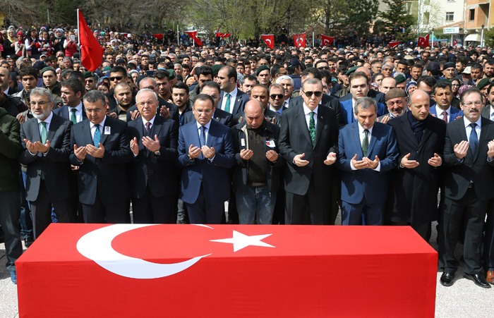 Şehit yakını: Ağlama düşmanları güldürme Şehit yakını: Ağlama düşmanları güldürme