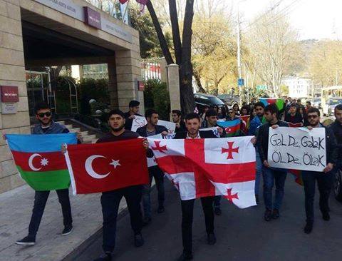 Azerbaycanlı öğrenciler tek ses: "Karabağ bizimdir, bizim kalacak" Azerbaycanlı öğrenciler tek ses: "Karabağ bizimdir, bizim kalacak"