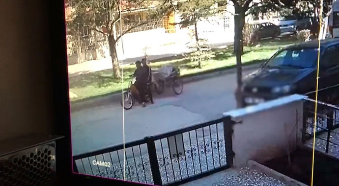 Yaşları küçük iki hırsızın rahatlığı ‘pes’ dedirtti