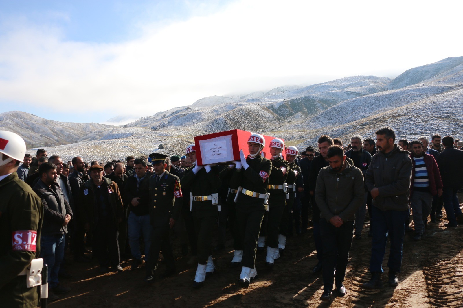 Şehit Alparslan Kurt toprağa verildi