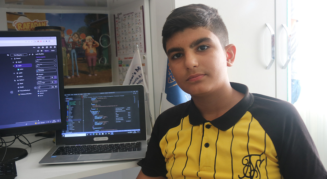 13 yaşındaki çocuk Selçuk Bayraktar'ı örnek alarak yerli WhatsApp geliştirdi