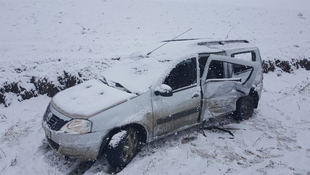 Eleşkirt’te trafik kazası: 23 yaralı