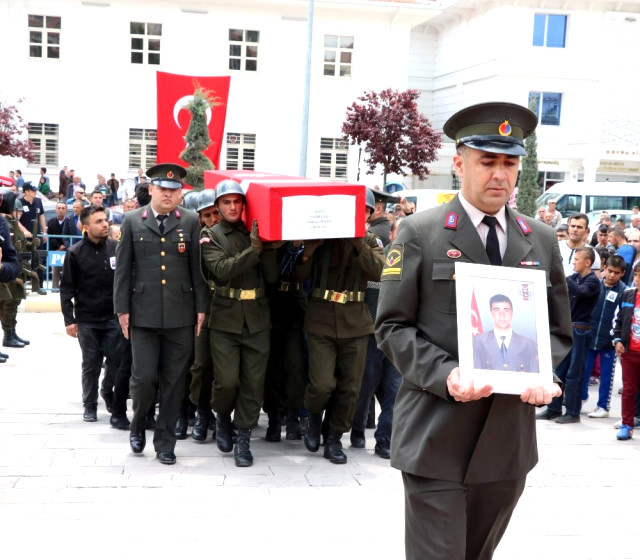 Şehit Tümgeneral Aydın'ın Kuzey Irak'taki operasyonda çekilen fotoğrafı ortaya çıktı