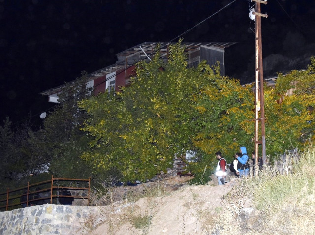 Önce 3 oğluna kurşun yağdırdı, aklı başına gelince ambulans çağırdı