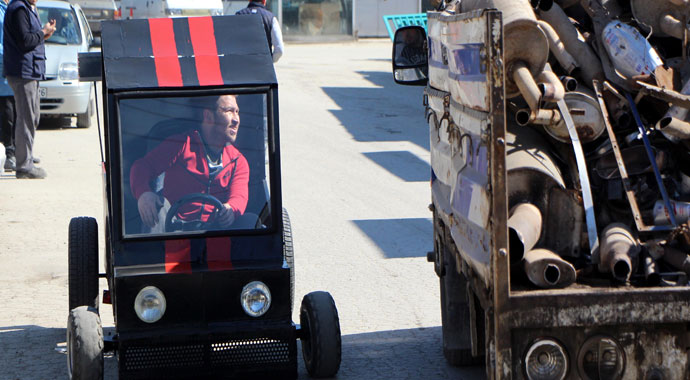 Hurda malzemelerden otomobil yaptı