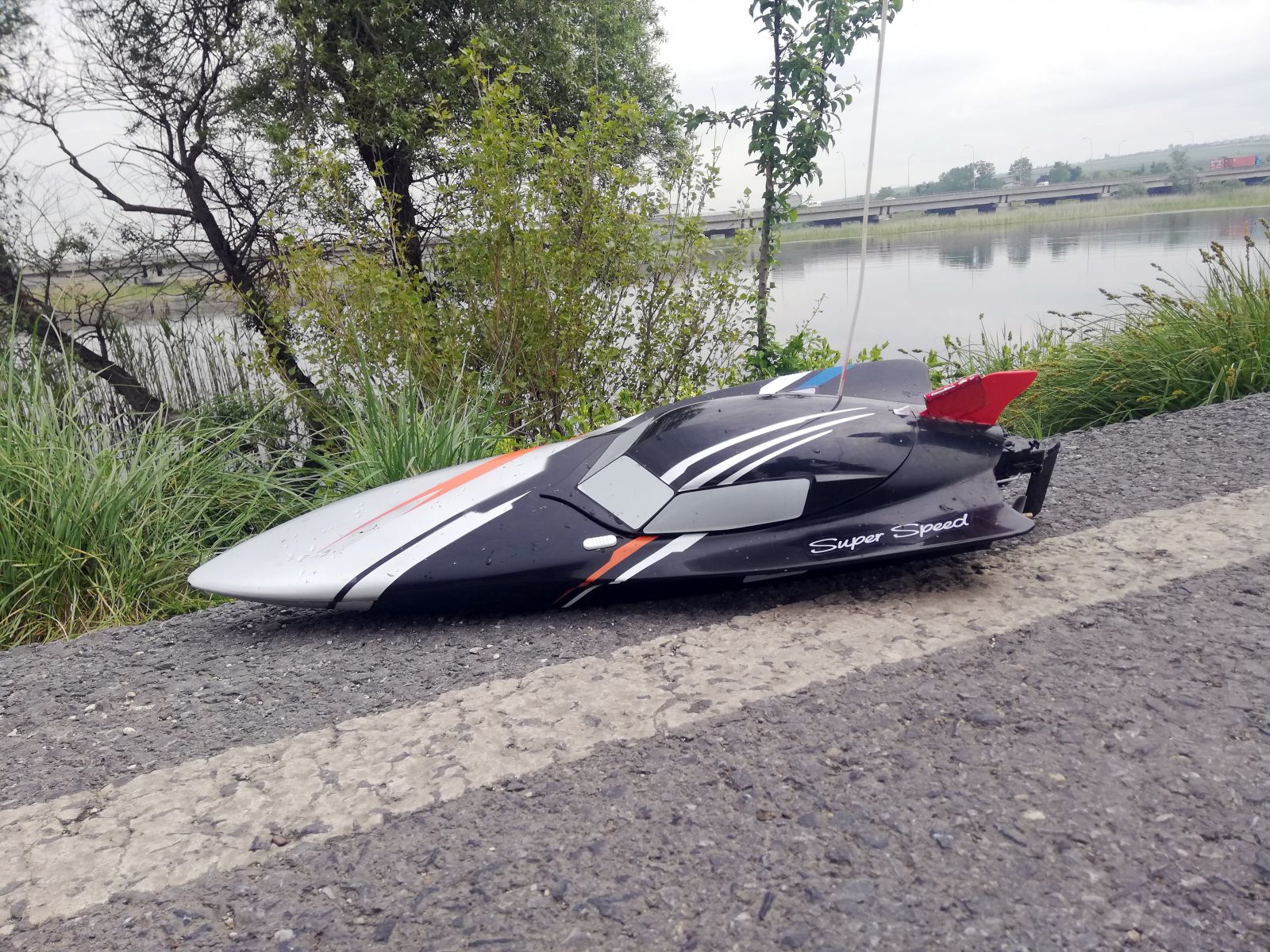 Gölde açılan uzaktan kumandalı teknesini almak isterken, kayboldu