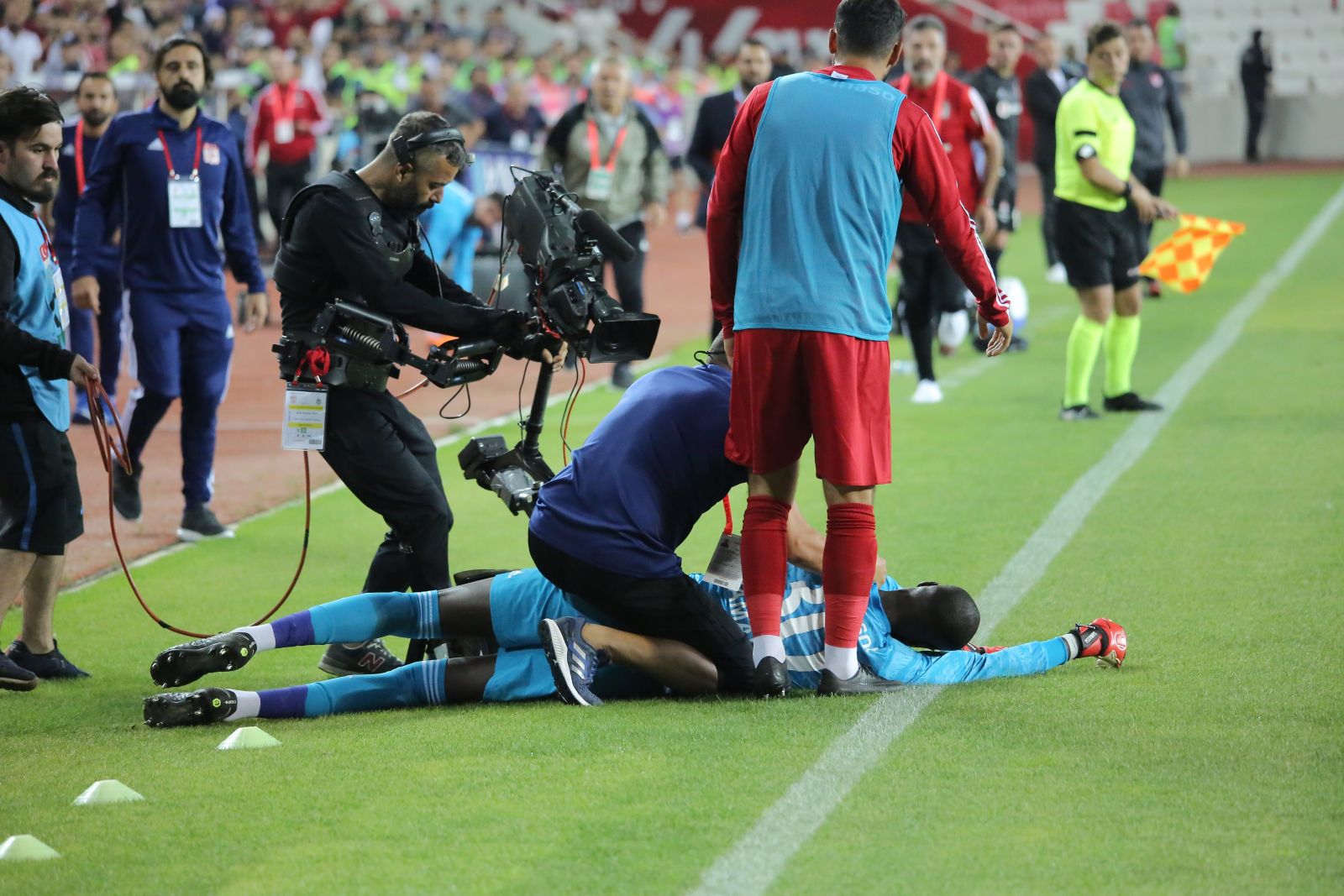 Sivasspor kalecisi Mamadou Samassa hastaneye kaldırıldı