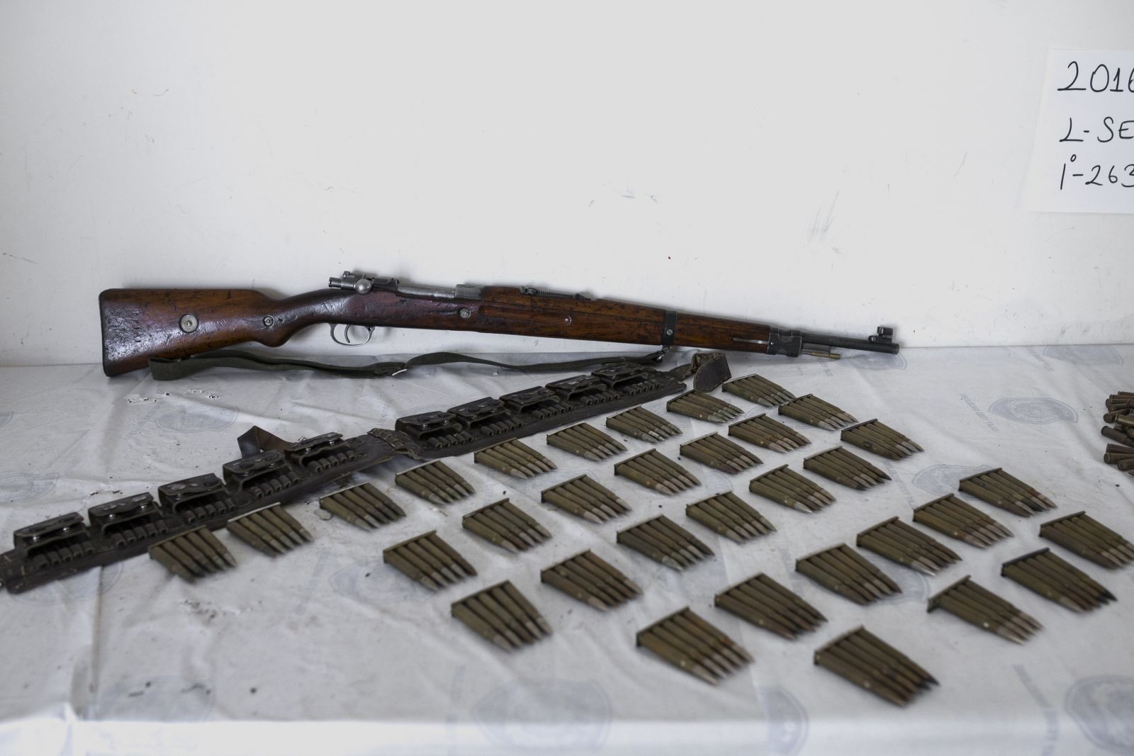 Yüksekova'daki operasyonda 1901 yılı üretimi silah ele geçirildi