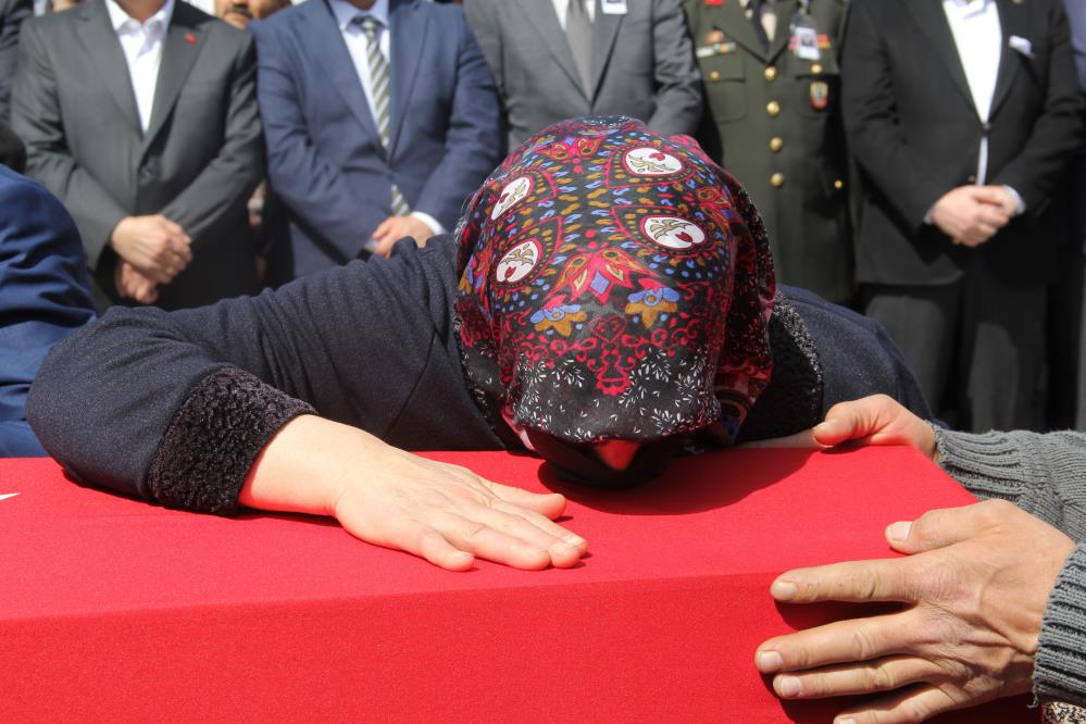 Şehit Piyade Asteğmen Abdullah Kürşat Kupşen gözyaşları içinde son yolculuğuna uğurlandı