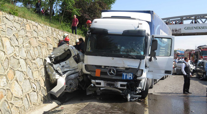 İstanbul’da TIR dehşeti, ölü ve yaralılar var