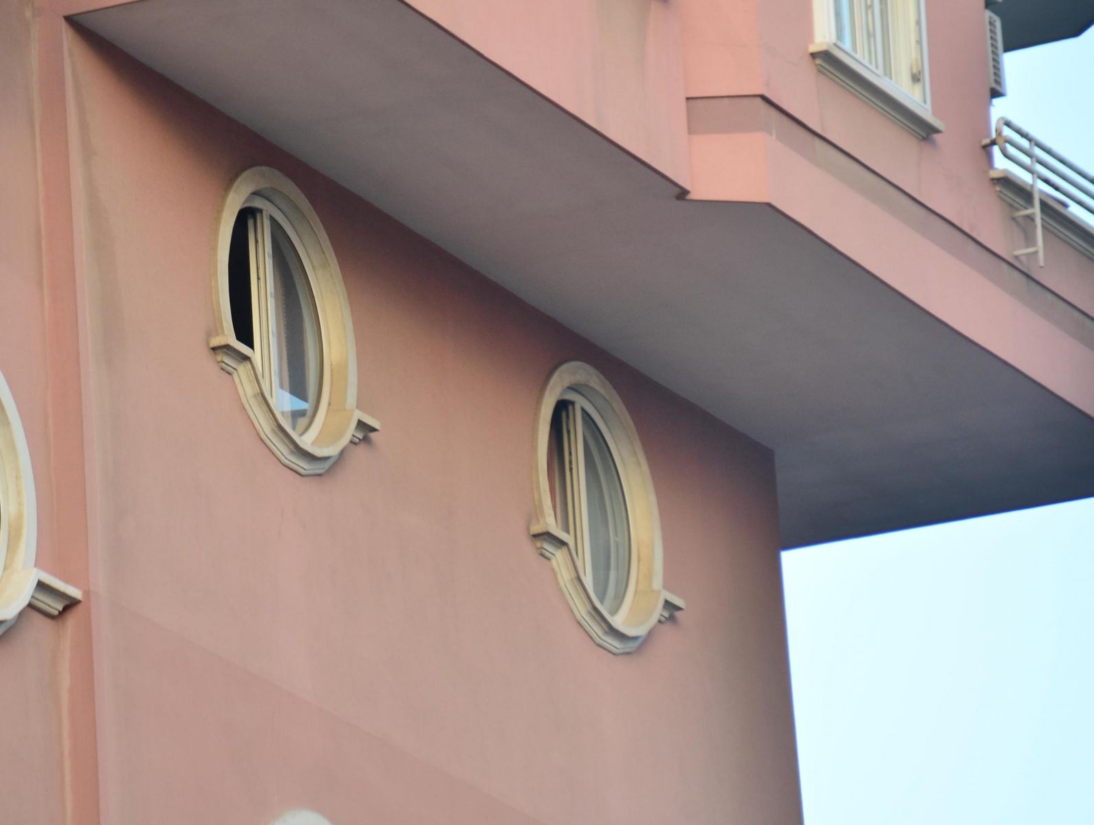 Adana'da esrarengiz ölüm!