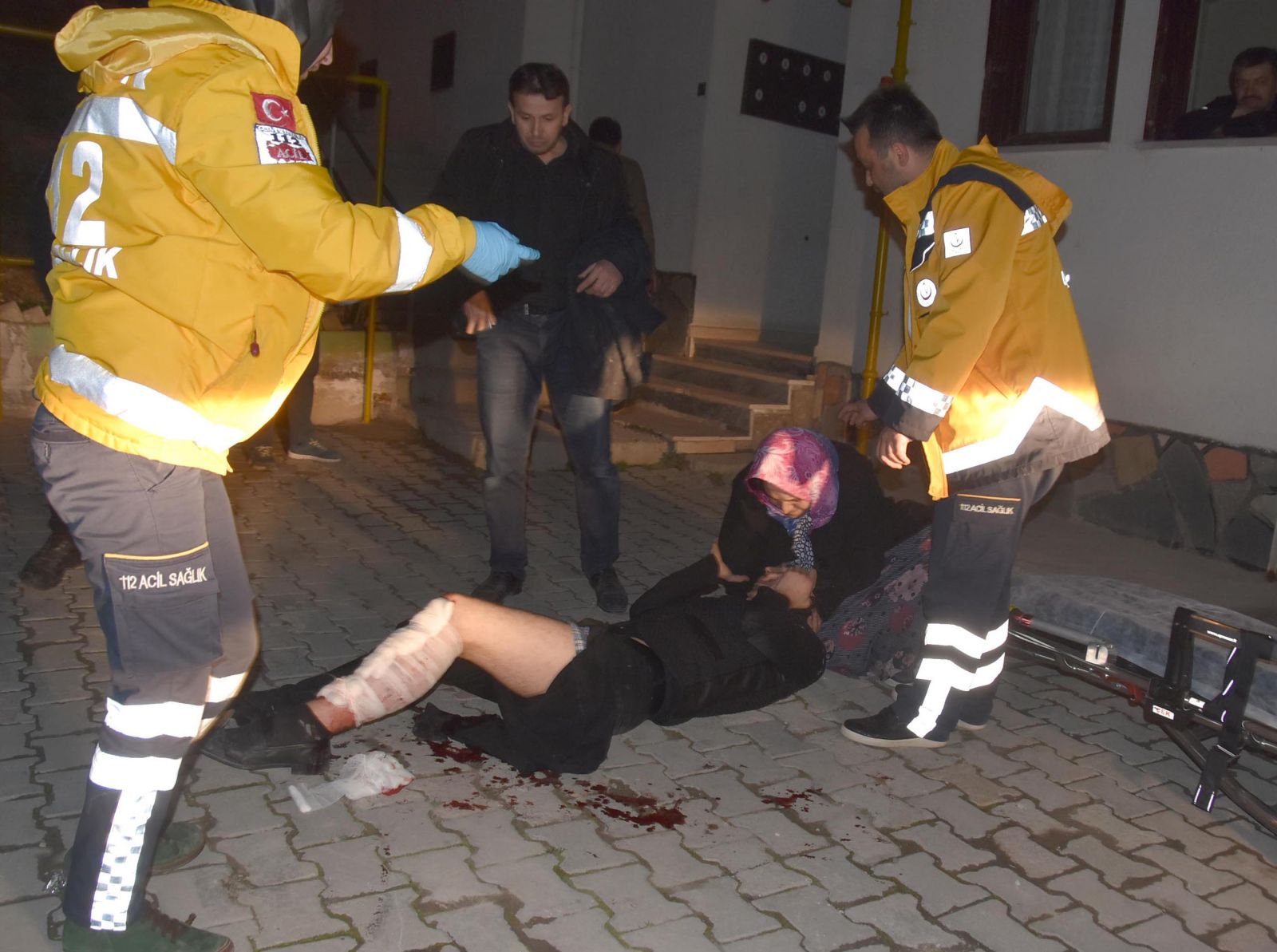 Kızını 2 kez kaçıran genci, av tüfeğiyle bacağından vurdu