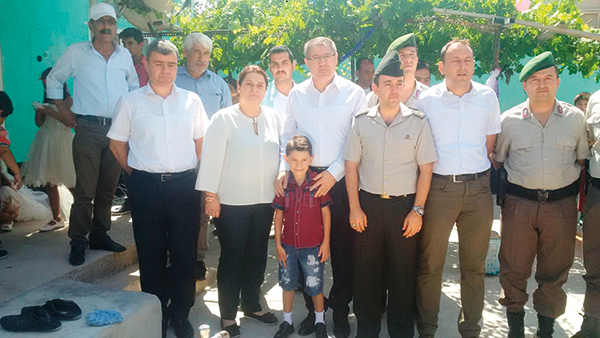 Kaymakam’ın makam aracı şehit çocuğu için süslendi