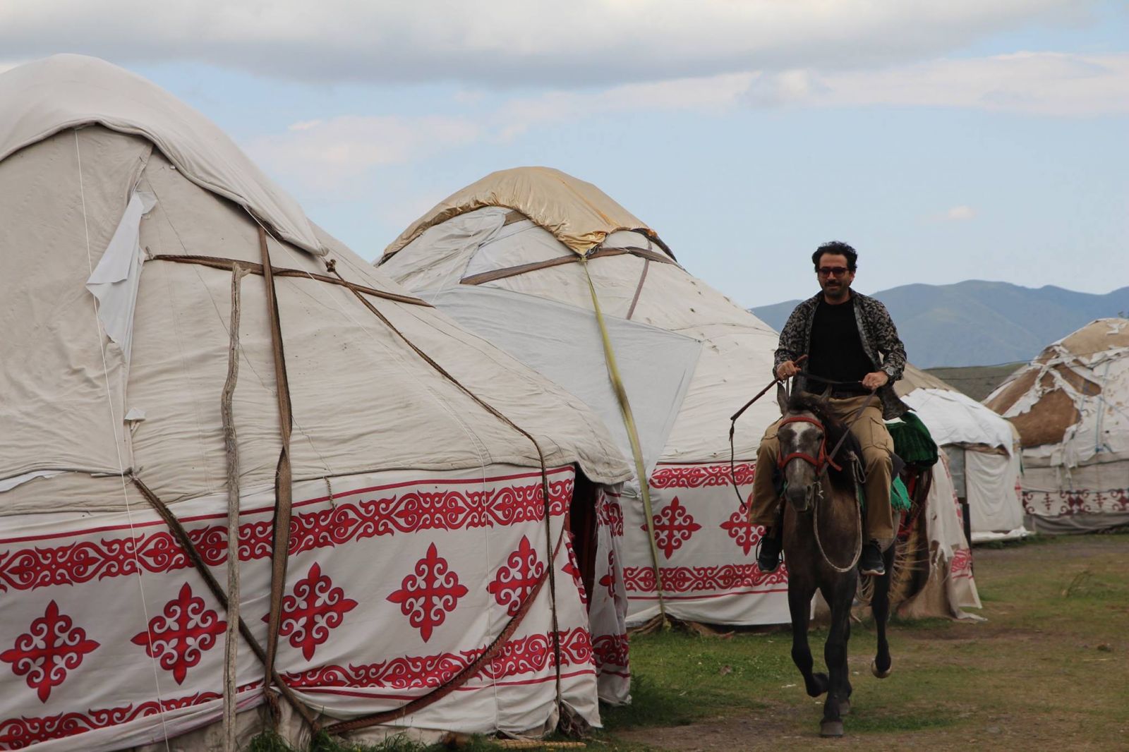 Aa bu bizim Raşit değil mi?