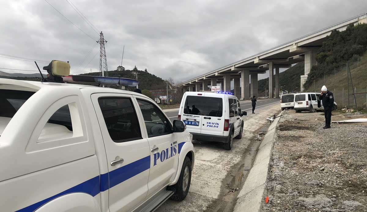 Bursa'da feci kaza, polisler ölümden döndü