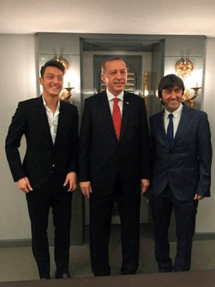 Özil'den Erdoğan'a ziyaret Özil'den Erdoğan'a ziyaret