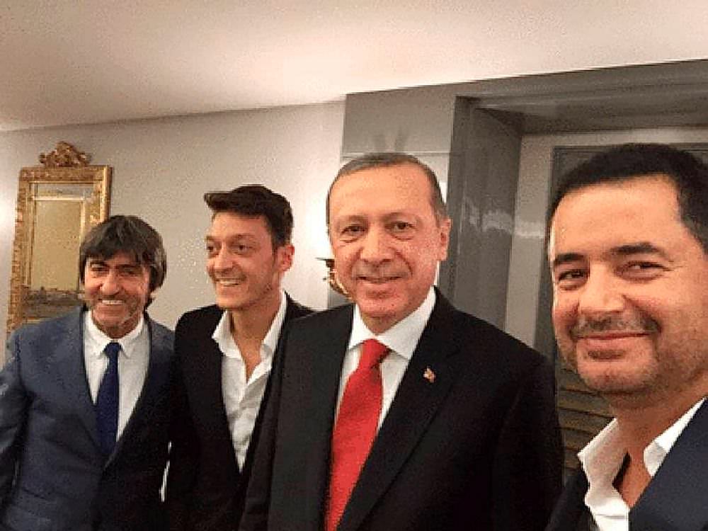 Özil'den Erdoğan'a ziyaret Özil'den Erdoğan'a ziyaret