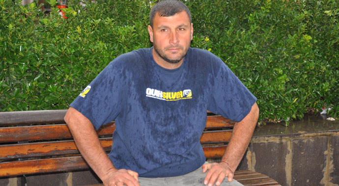 Kış ortasında tişörtle geziyor, hastalığına tanı konulamıyor