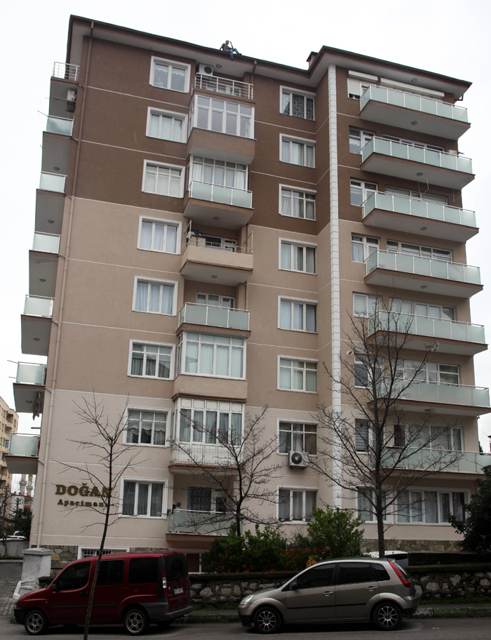 İntihar için çatıya çıktı, 'Kurtarın' diye itfaiyeyi aradı