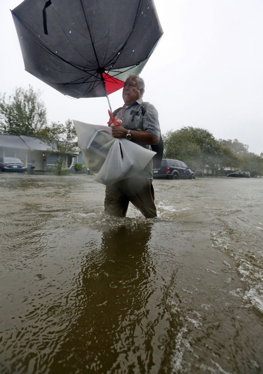 Harvey Kasırgası ABD'yi dağıttı! Uçaklar sular altında kaldı