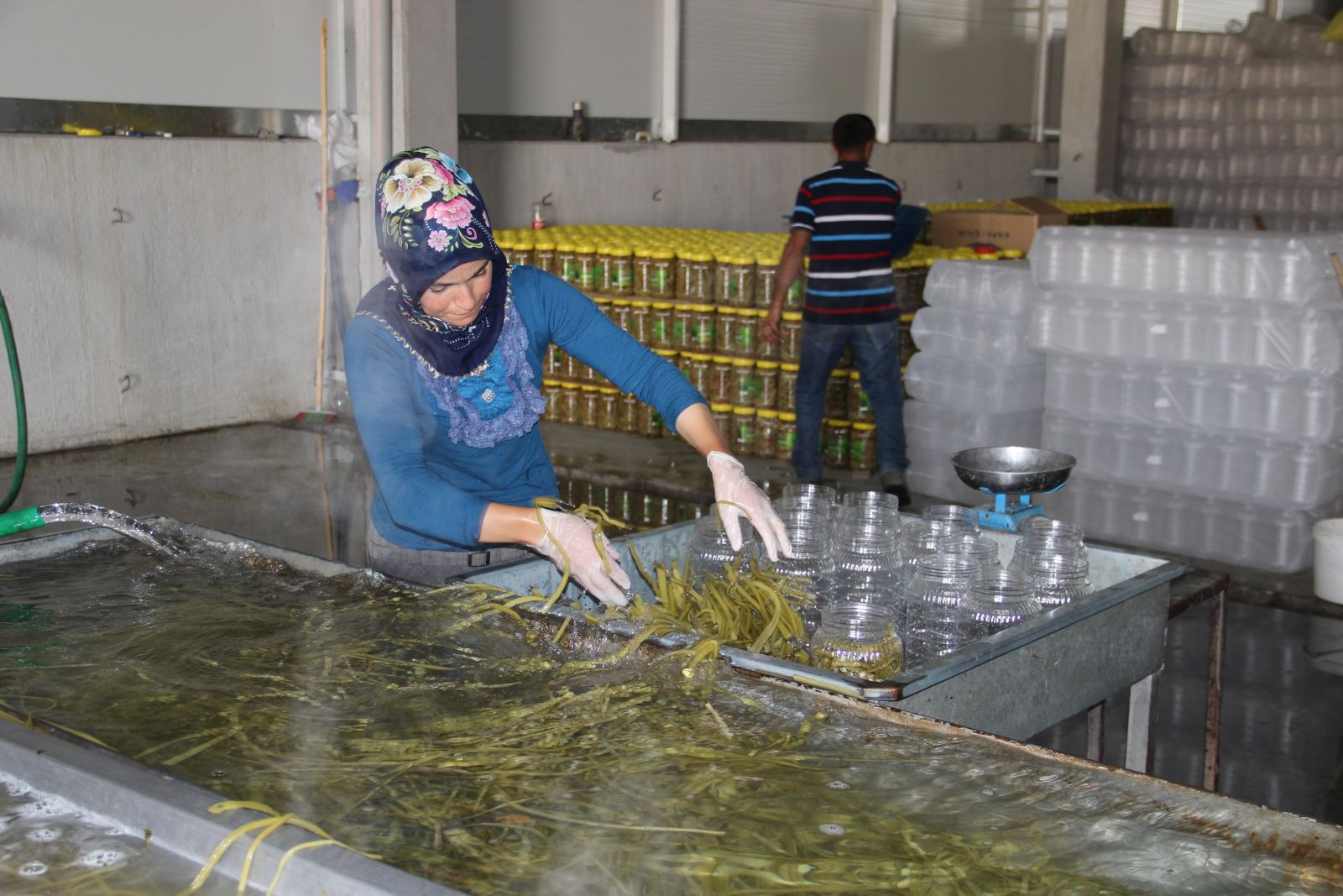 Birkaç bidonla başlayıp fabrika kurdular