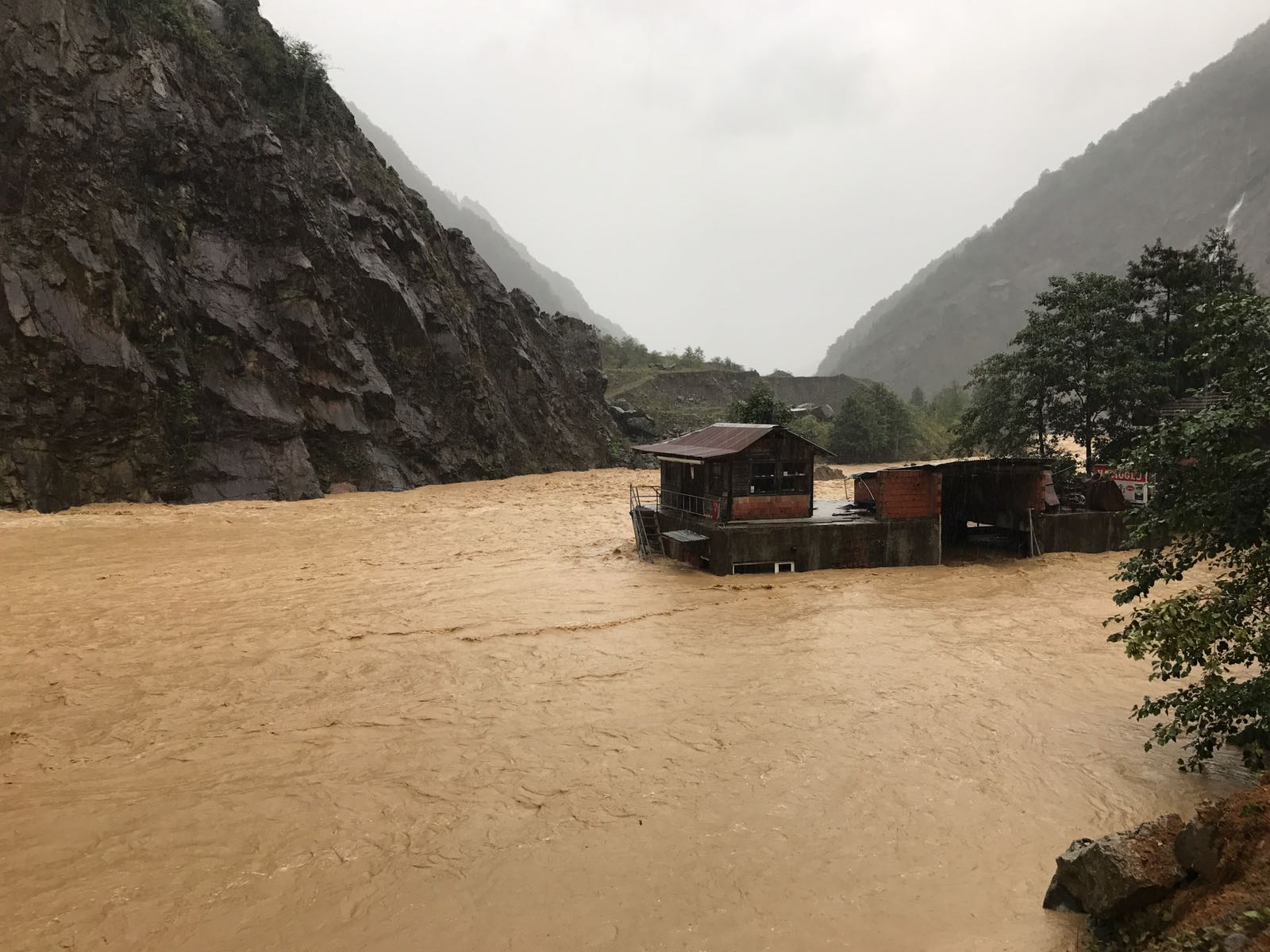 Rize'de heyelan riski! Çok sayıda ev boşaltıldı