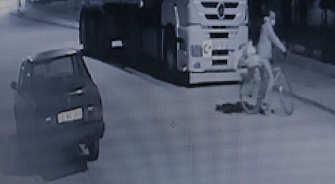 Uyuşturucu almak için araçlardan akü çalmış