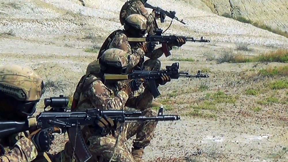 Azerbaycan ordusunun geniş kapsamlı tatbikatı sürüyor