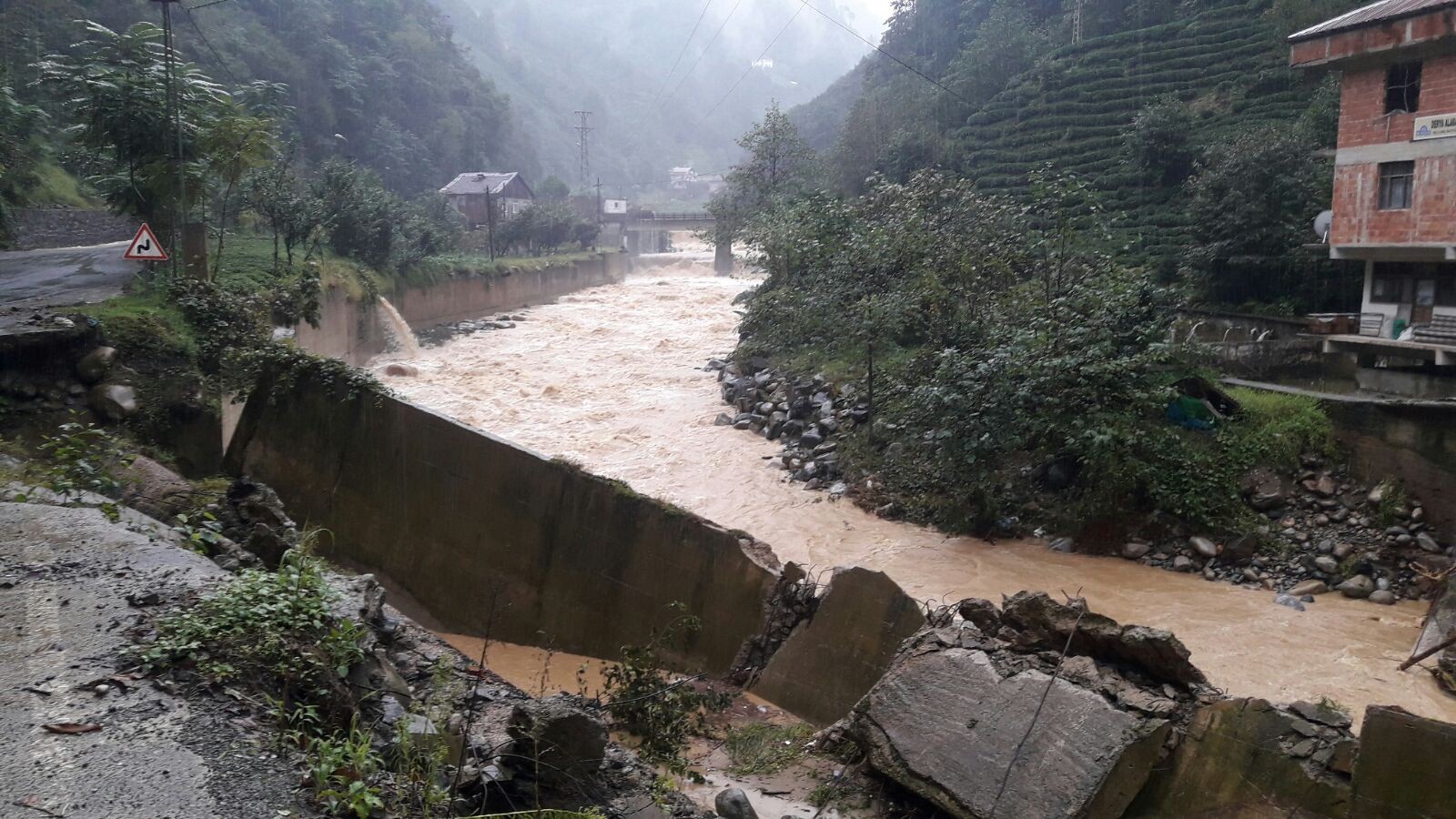 Rize'de heyelan riski! Çok sayıda ev boşaltıldı