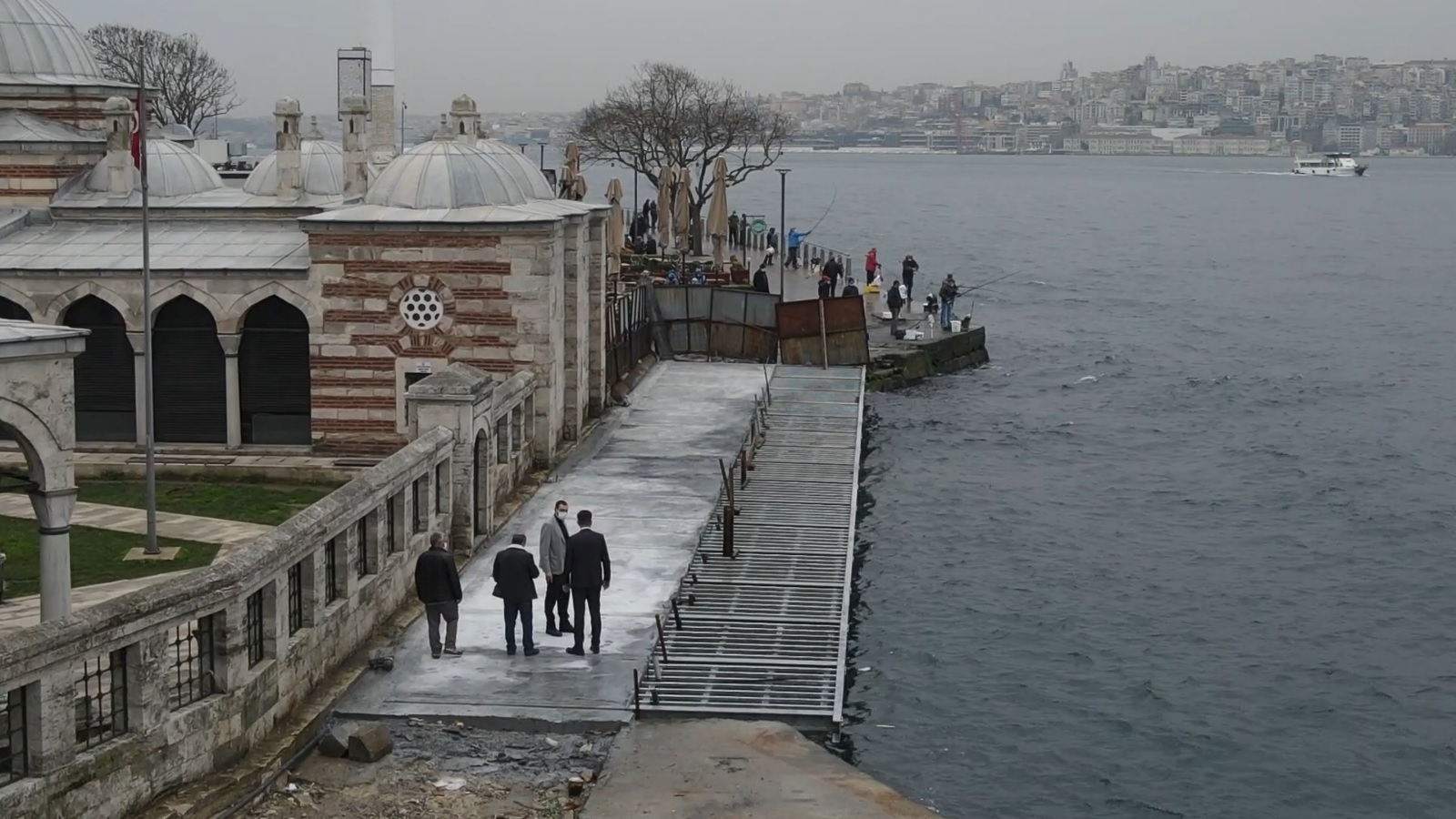 İBB Genel Sekreter Yardımcısı o betonu savundu: İnsanların denize düşmesini engelledik