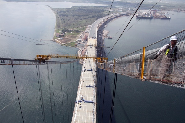 Körfez Geçiş Köprüsü'nde iki yakanın birleşmesine 340 metre kaldı