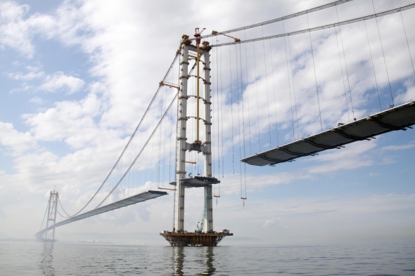 Körfez Geçiş Köprüsü'nde iki yakanın birleşmesine 340 metre kaldı