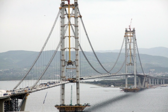 Körfez Geçiş Köprüsü'nde iki yakanın birleşmesine 340 metre kaldı