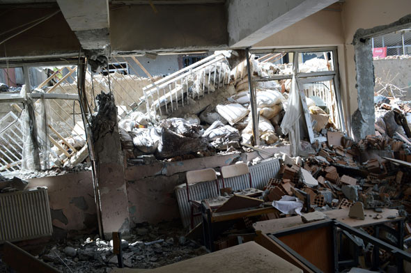 Teröristler Şırnak’taki okulları kullanılamaz hale getirdi Teröristler Şırnak’taki okulları kullanılamaz hale getirdi