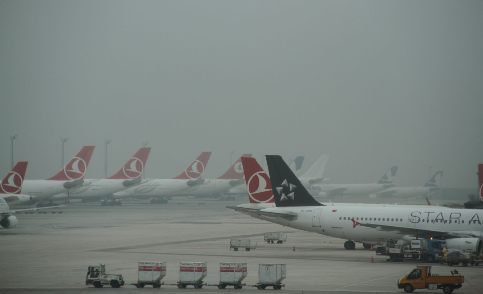 İstanbul'a adeta bulut indi! Vatandaşlar zor anlar yaşadı